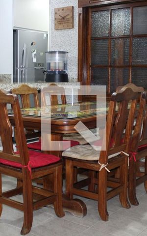 Casa à venda com 200m², 3 quartos e 2 vagasSala
