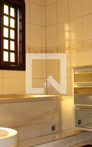 Casa à venda com 200m², 3 quartos e 2 vagasBanheiro