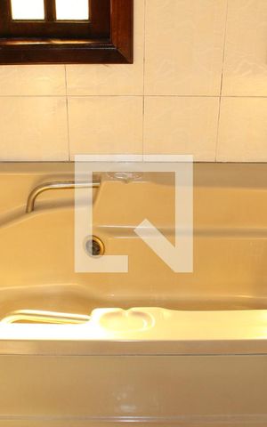 Casa à venda com 200m², 3 quartos e 2 vagasBanheiro