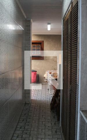 Casa à venda com 200m², 3 quartos e 2 vagasCorredor