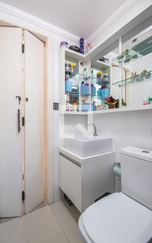 Apartamento à venda com 56m², 2 quartos e sem vaga Apartamento à venda com 56m², 2 quartos e sem vagaBanheiro