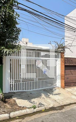Casa à venda com 115m², 2 quartos e 1 vagaFachada + plaquinha