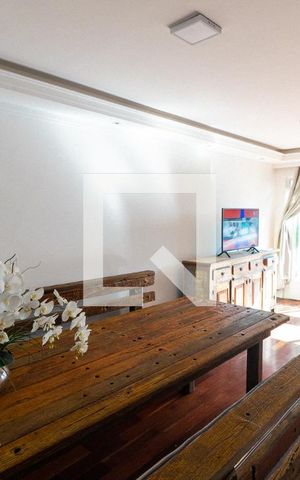 Casa à venda com 400m², 4 quartos e 4 vagas Casa à venda com 400m², 4 quartos e 4 vagasSala