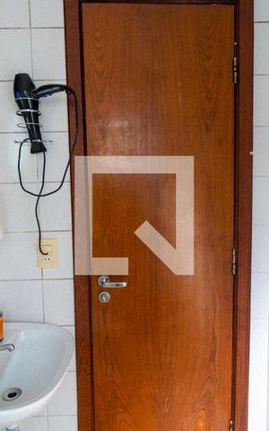 Casa à venda com 400m², 4 quartos e 4 vagas Casa à venda com 400m², 4 quartos e 4 vagasBanheiro da Suite dos Fundos