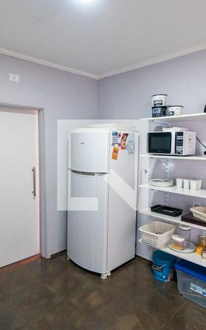 Casa à venda com 400m², 4 quartos e 4 vagas Casa à venda com 400m², 4 quartos e 4 vagasCozinha