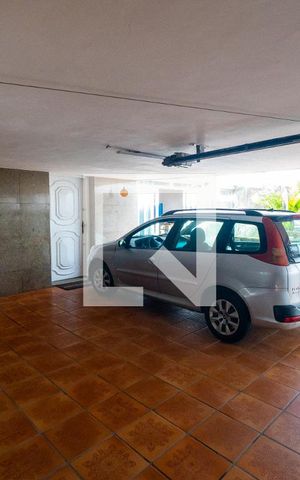 Casa à venda com 400m², 4 quartos e 4 vagas Casa à venda com 400m², 4 quartos e 4 vagasGaragem