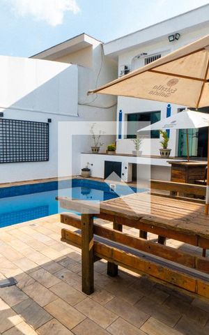 Casa à venda com 400m², 4 quartos e 4 vagas Casa à venda com 400m², 4 quartos e 4 vagasPiscina