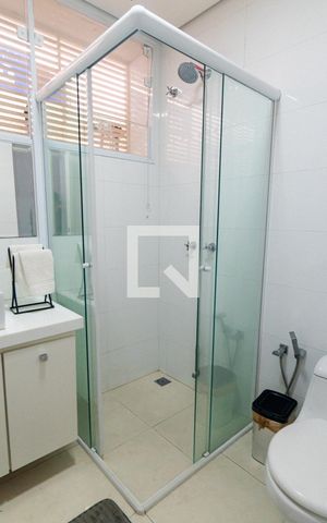 Casa à venda com 400m², 4 quartos e 4 vagas Casa à venda com 400m², 4 quartos e 4 vagasBanheiro Social Detalhe