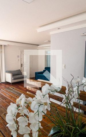 Casa à venda com 400m², 4 quartos e 4 vagas Casa à venda com 400m², 4 quartos e 4 vagasSala