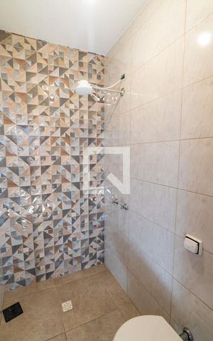 Casa à venda com 400m², 4 quartos e 4 vagas Casa à venda com 400m², 4 quartos e 4 vagasBanheiro dos Fundos