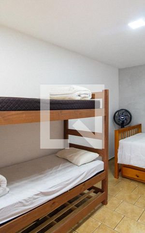 Casa à venda com 400m², 4 quartos e 4 vagas Casa à venda com 400m², 4 quartos e 4 vagasSuite dos Fundos