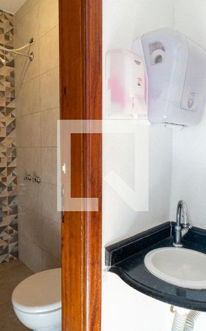 Casa à venda com 400m², 4 quartos e 4 vagas Casa à venda com 400m², 4 quartos e 4 vagasBanheiro dos Fundos