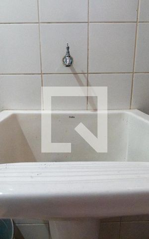 Casa à venda com 400m², 4 quartos e 4 vagas Casa à venda com 400m², 4 quartos e 4 vagasÁrea de Serviço Detalhe
