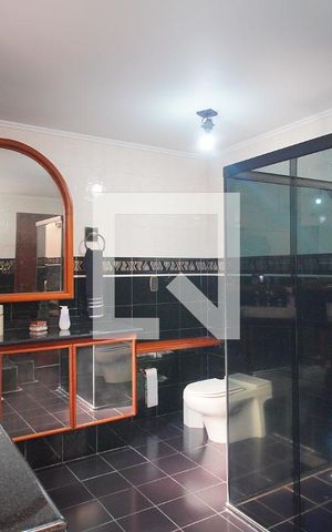 Casa à venda com 325m², 4 quartos e 4 vagasBanheiro da Suíte