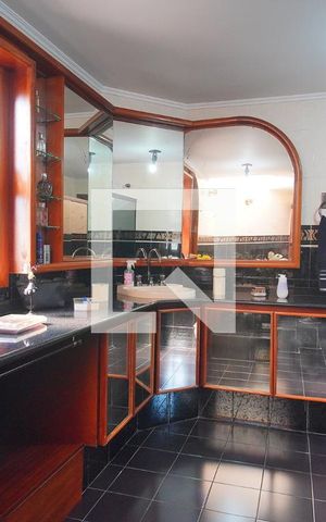 Casa à venda com 325m², 4 quartos e 4 vagasBanheiro da Suíte