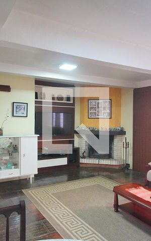 Casa à venda com 325m², 4 quartos e 4 vagasSala