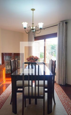 Casa à venda com 325m², 4 quartos e 4 vagasSala de Jantar