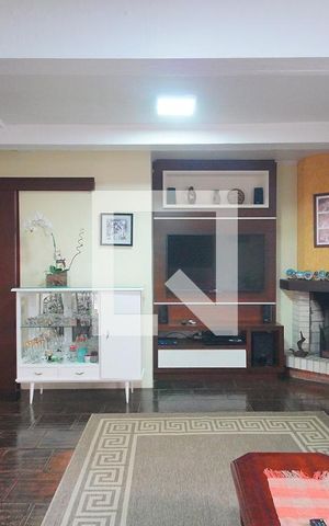 Casa à venda com 325m², 4 quartos e 4 vagasSala