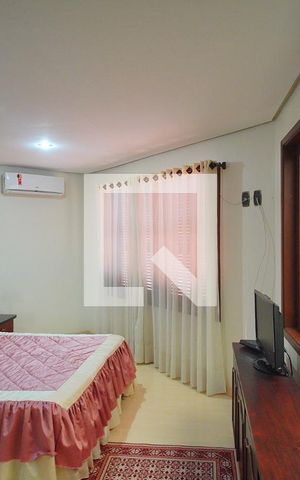 Casa à venda com 325m², 4 quartos e 4 vagasSuíte