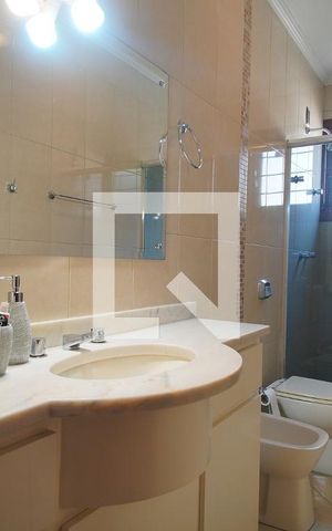Casa à venda com 325m², 4 quartos e 4 vagasBanheiro 2