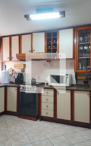 Casa à venda com 325m², 4 quartos e 4 vagasCozinha