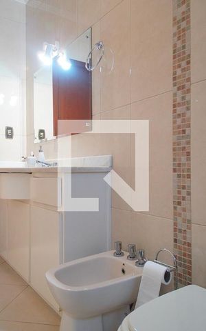 Casa à venda com 325m², 4 quartos e 4 vagasBanheiro 2