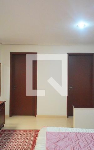 Casa à venda com 325m², 4 quartos e 4 vagasSuíte