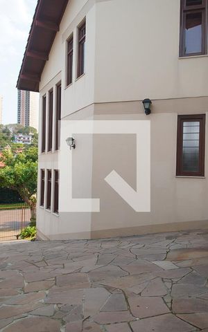 Casa à venda com 325m², 4 quartos e 4 vagasÁrea externa