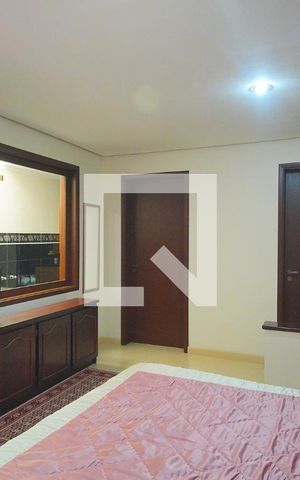 Casa à venda com 325m², 4 quartos e 4 vagasSuíte
