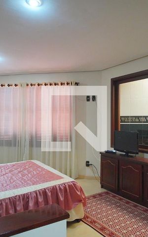 Casa à venda com 325m², 4 quartos e 4 vagasSuíte