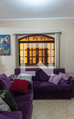 Casa à venda com 700m², 3 quartos e 3 vagas Casa à venda com 700m², 3 quartos e 3 vagasSala - Casa 2