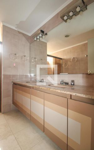 Apartamento à venda com 374m², 4 quartos e 4 vagas Apartamento à venda com 374m², 4 quartos e 4 vagasBanheiro