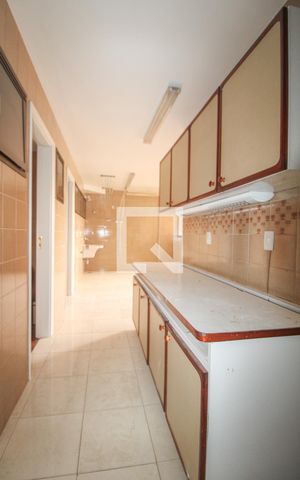 Apartamento à venda com 374m², 4 quartos e 4 vagas Apartamento à venda com 374m², 4 quartos e 4 vagasCozinha