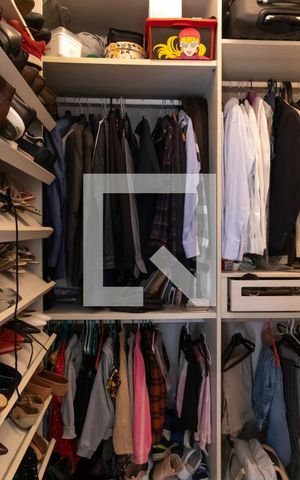 Casa à venda com 222m², 3 quartos e 5 vagasSuíte 1 - Closet