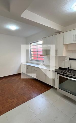 Casa à venda com 170m², 4 quartos e 2 vagas Casa à venda com 170m², 4 quartos e 2 vagasCozinha