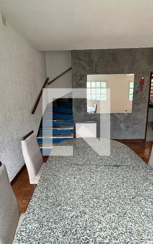 Casa à venda com 170m², 4 quartos e 2 vagas Casa à venda com 170m², 4 quartos e 2 vagasSala