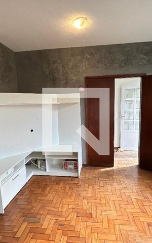 Casa à venda com 170m², 4 quartos e 2 vagas Casa à venda com 170m², 4 quartos e 2 vagasSala