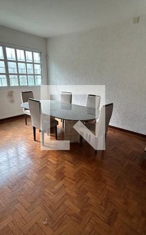 Casa à venda com 170m², 4 quartos e 2 vagas Casa à venda com 170m², 4 quartos e 2 vagasSala