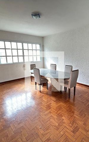 Casa à venda com 170m², 4 quartos e 2 vagas Casa à venda com 170m², 4 quartos e 2 vagasSala