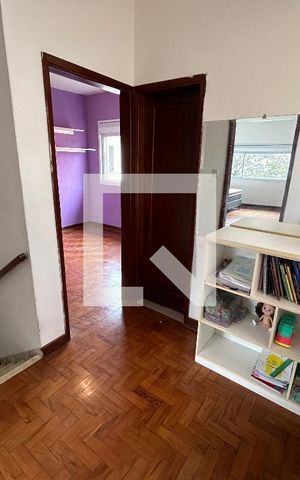 Casa à venda com 170m², 4 quartos e 2 vagas Casa à venda com 170m², 4 quartos e 2 vagassegundo andar