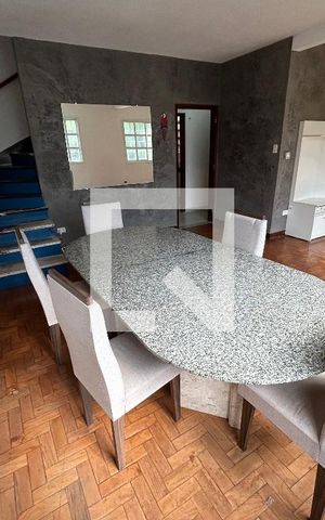 Casa à venda com 170m², 4 quartos e 2 vagas Casa à venda com 170m², 4 quartos e 2 vagasSala