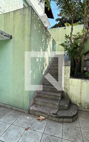 Casa à venda com 170m², 4 quartos e 2 vagas Casa à venda com 170m², 4 quartos e 2 vagasQuintal da frente
