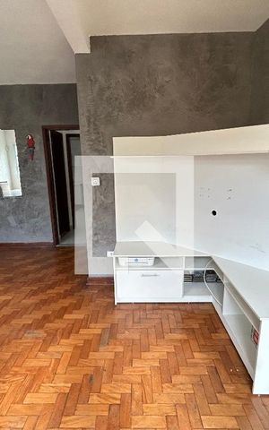Casa à venda com 170m², 4 quartos e 2 vagas Casa à venda com 170m², 4 quartos e 2 vagasSala