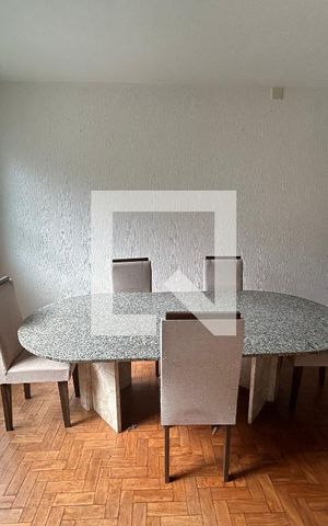 Casa à venda com 170m², 4 quartos e 2 vagas Casa à venda com 170m², 4 quartos e 2 vagasSala