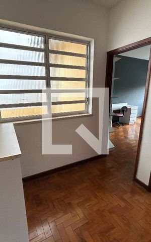 Casa à venda com 170m², 4 quartos e 2 vagas Casa à venda com 170m², 4 quartos e 2 vagassegundo andar