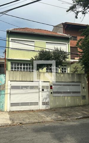 Casa à venda com 170m², 4 quartos e 2 vagas Casa à venda com 170m², 4 quartos e 2 vagasFrente da casa
