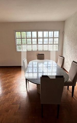 Casa à venda com 170m², 4 quartos e 2 vagas Casa à venda com 170m², 4 quartos e 2 vagasSala
