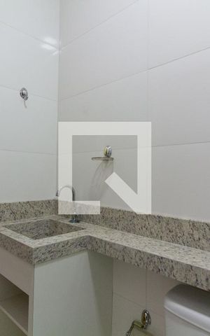 Casa à venda com 100m², 2 quartos e 2 vagasBanheiro da Suíte 2