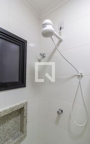Casa à venda com 100m², 2 quartos e 2 vagasBanheiro da Suíte 1