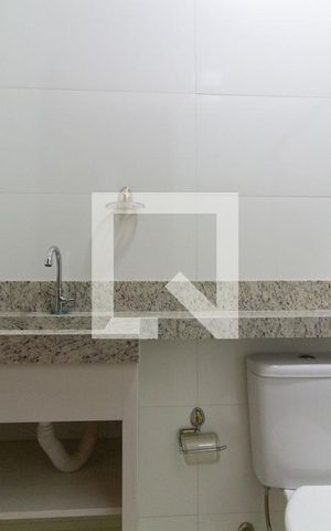Casa à venda com 100m², 2 quartos e 2 vagasBanheiro da Suíte 2